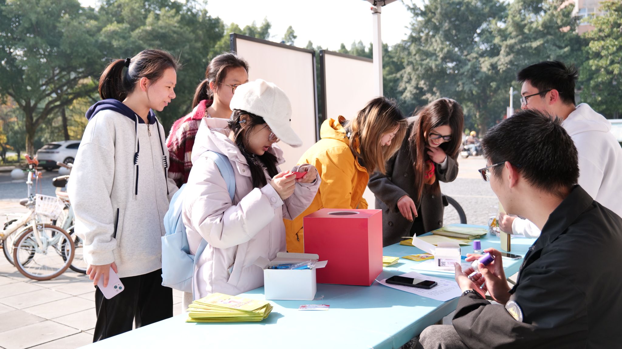 “一站式”学生社区 | 防艾宣传活动顺利开展