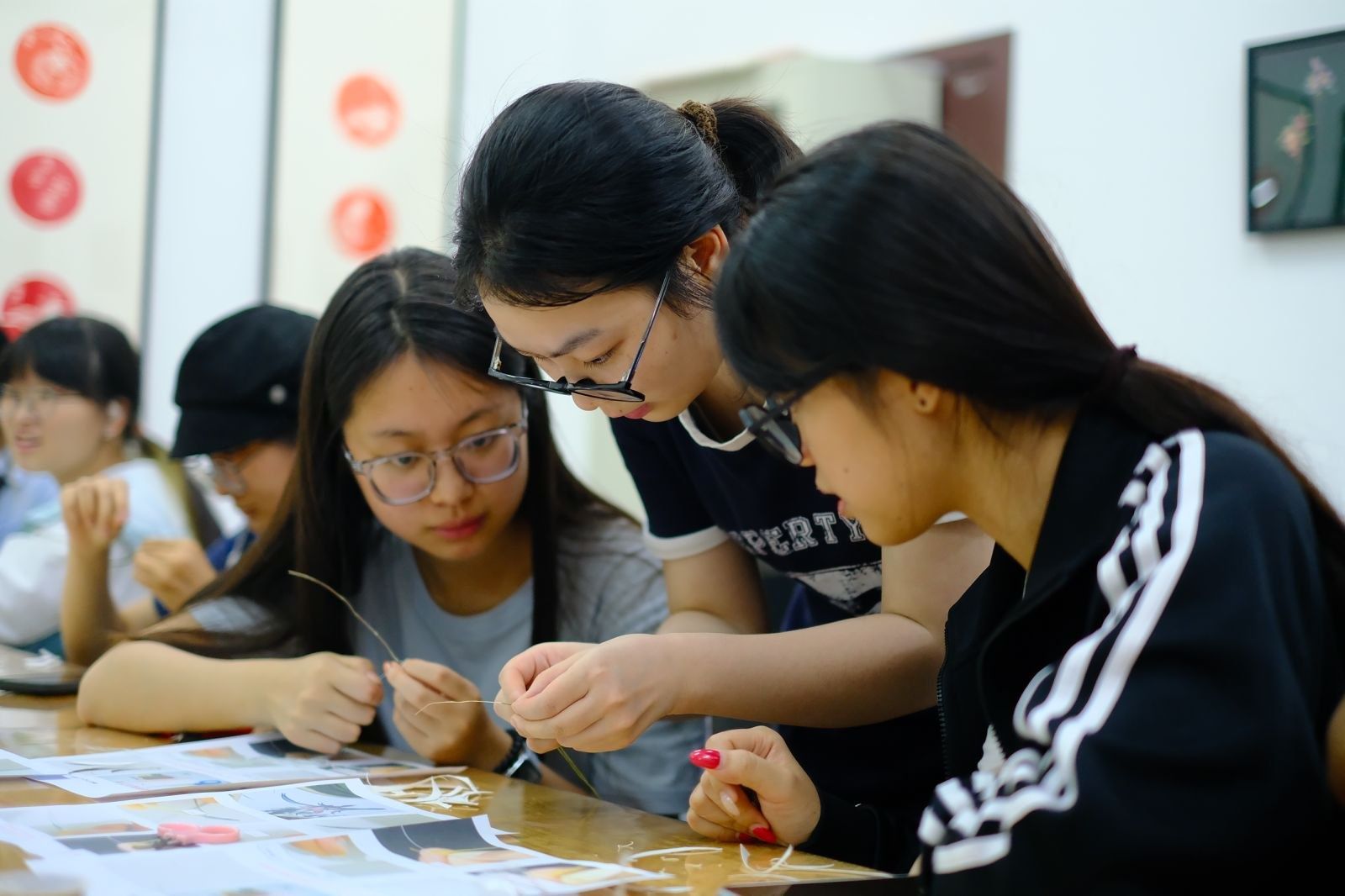 “一站式”学生社区 ｜ 非遗缠花制作活动顺利举行