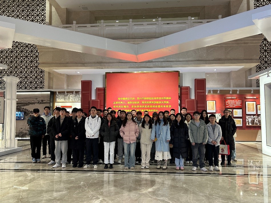 寻踪防空洞记忆,赓续红岩精神血脉 —— 重庆大学 “学灯映红岩” 实践团赴市档案馆开展红色文化调研-重庆大学党委学工部