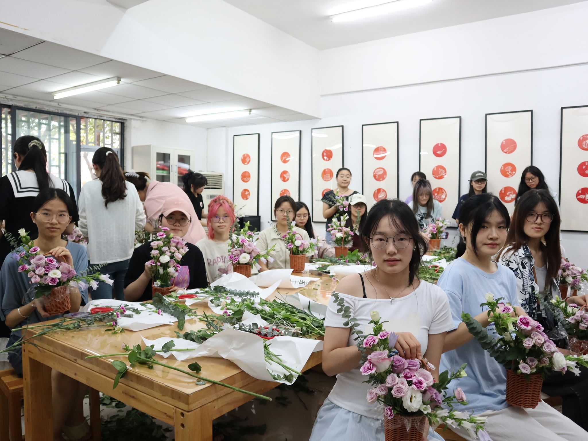 素质能力提升项目组成功开展“花漾时光·指尖绽放”第三期插花活动